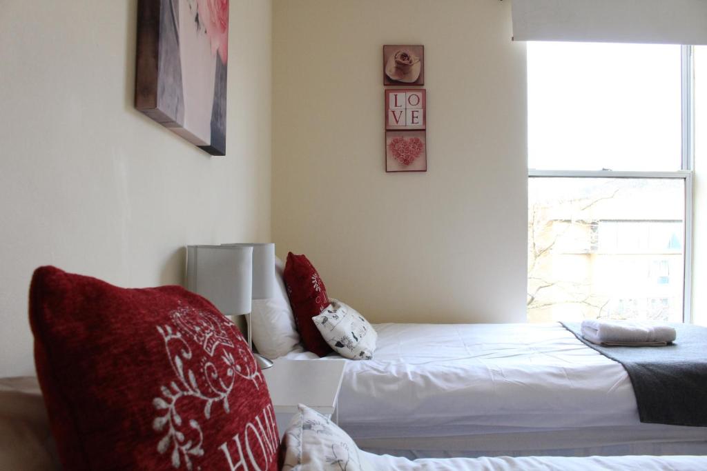 Blackfriars Apartment room 1