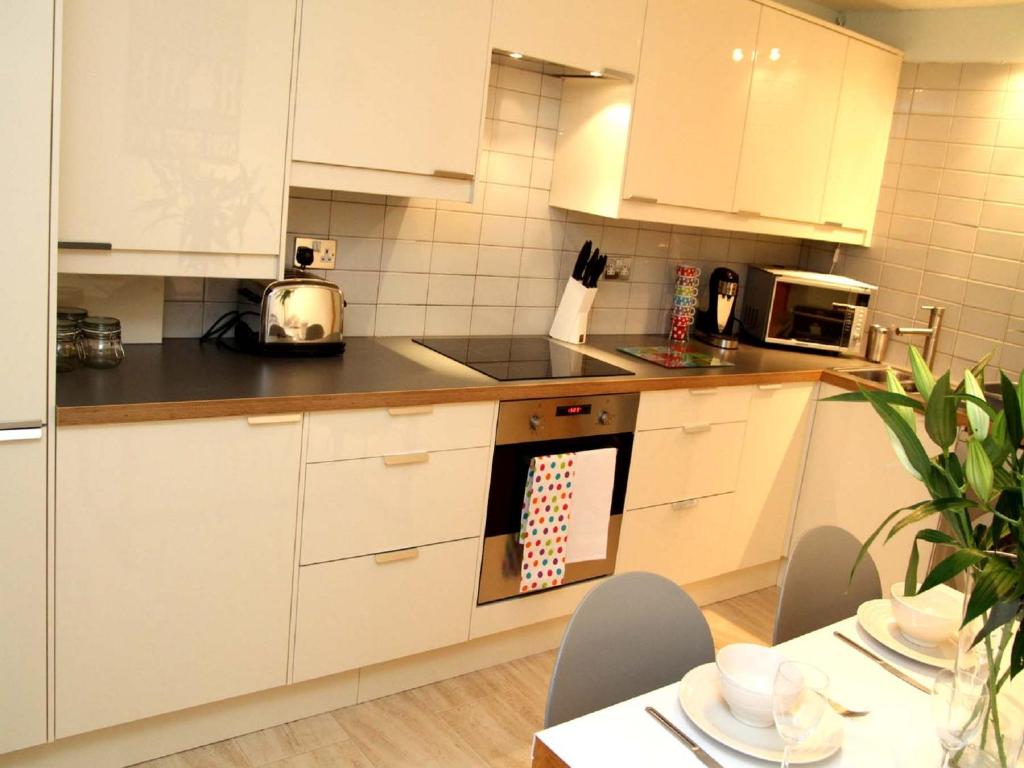 Blackfriars Apartment room 5